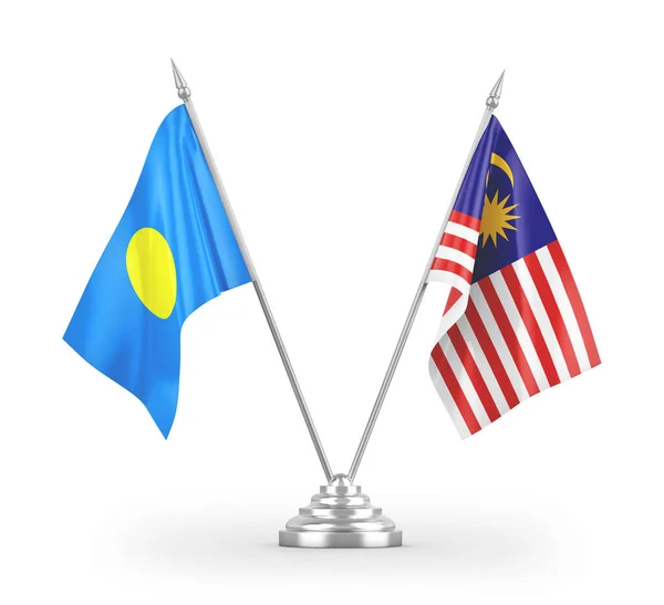 マレーシアとパラオのテーブルフラグは 白い背景3Dレンダリングに分離 — ストック写真
