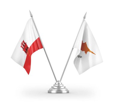 Kıbrıs Rum Kesimi ve Cebelitarık masa bayrakları beyaz arkaplandaki 3D görüntülerde izole edildi