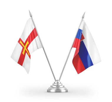 Slovakya ve Guernsey masa bayrakları beyaz arkaplanda izole edilmiş 3d görüntüleme