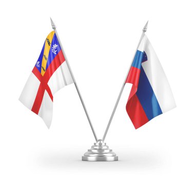 Slovenya ve Herm masa bayrakları beyaz arkaplan 3D görüntüleme üzerinde izole edildi