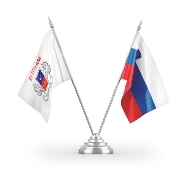 Slovenya ve Mayotte masa bayrakları beyaz arkaplan 3d görüntüleme üzerinde izole edildi