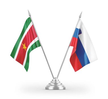 Slovenya ve Surinam masa bayrakları beyaz arkaplanda izole edilmiş 3d görüntüleme