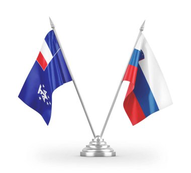 Slovenya ve Fransa Güney ve Antarktika 'da masa bayrakları beyaz zemin üzerinde izole edildi