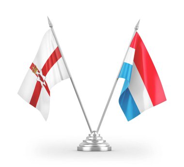 Lüksemburg ve Kuzey İrlanda masa bayrakları beyaz arka planda izole edilmiş 3D görüntüleme