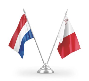 Beyaz arkaplan üzerinde izole edilmiş Malta ve Hollanda masa bayrakları