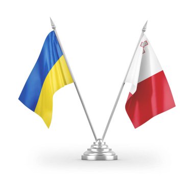 Beyaz arkaplan üzerinde izole edilmiş Malta ve Ukrayna masa bayrakları