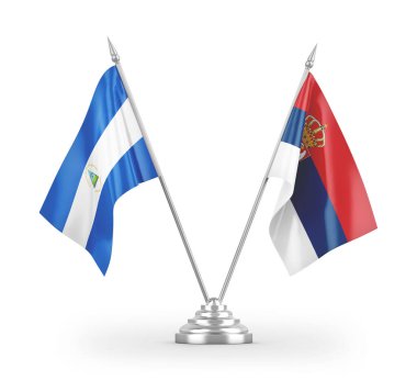 Sırbistan ve Nikaragua masa bayrakları beyaz arka planda izole edildi