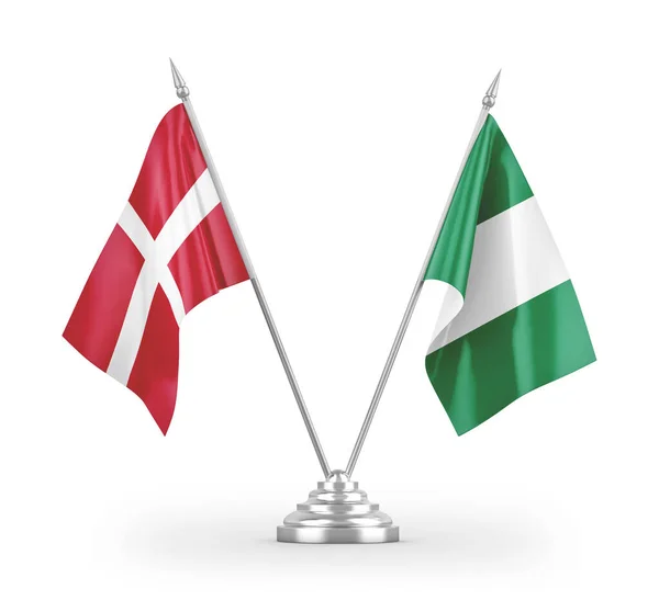 ナイジェリアとデンマークのテーブルフラグは 白い背景3Dレンダリングに分離 — ストック写真