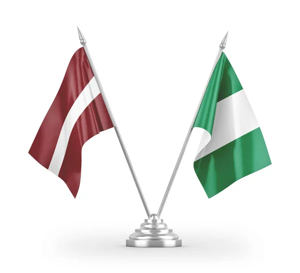ナイジェリアとラトビアのテーブルフラグは 白い背景3Dレンダリングに分離 — ストック写真