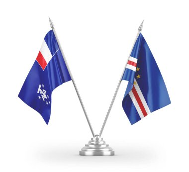 Cabo Verde ve Fransız Güney ve Antarktika 'daki masa bayrakları beyaz zemin üzerinde izole edilmiş.