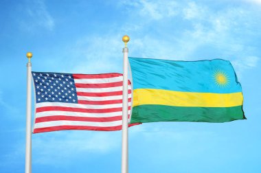 ABD ve Ruanda bayrak direkleri ve mavi bulutlu arka planda iki bayrak