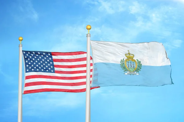 Estados Unidos San Marino Duas Bandeiras Postes Bandeira Fundo Azul — Fotografia de Stock