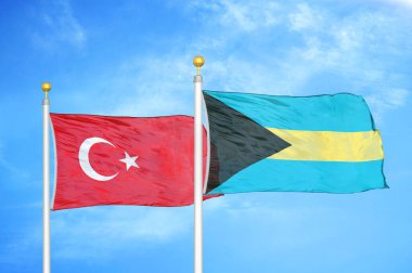 Türkiye ve Bahamalar bayrak direkleri ve mavi bulutlu arka planda iki bayrak