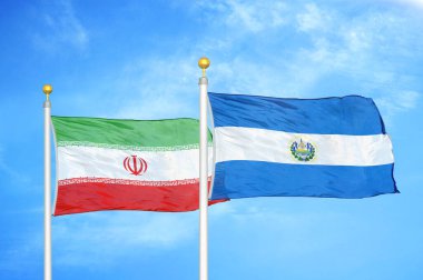 İran ve El Salvador bayrak direkleri ve mavi bulutlu arka planda iki bayrak