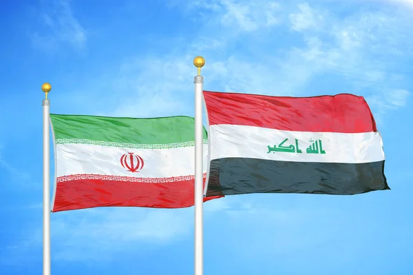 Iran Irak Twee Vlaggen Vlaggenmasten Blauwe Bewolkte Lucht Achtergrond — Stockfoto