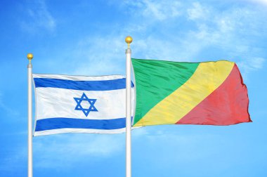 İsrail ve Kongo bayrak direkleri ve mavi bulutlu arka planda iki bayrak