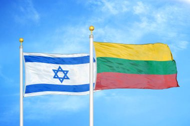 İsrail ve Litvanya bayrak direkleri ve mavi bulutlu arka planda iki bayrak