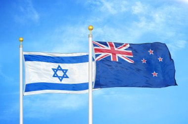 İsrail ve Yeni Zelanda bayrak direkleri ve mavi bulutlu arka planda iki bayrak