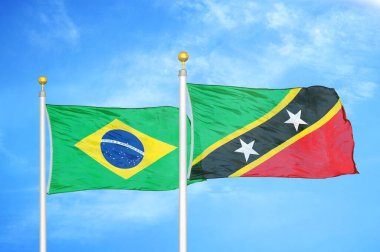 Brezilya ve Saint Kitts ve Nevis bayrak direğinde iki bayrak ve mavi bulutlu gökyüzü arkaplanı