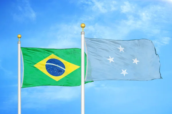 Brasil Micronesia Dos Banderas Sobre Asta Bandera Fondo Azul Cielo —  Fotos de Stock