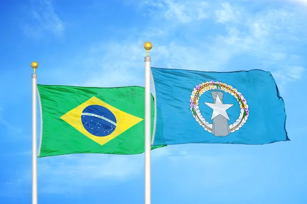 Brezilya Kuzey Mariana Adaları Bayrak Direkleri Mavi Bulutlu Arka Planda — Stok fotoğraf
