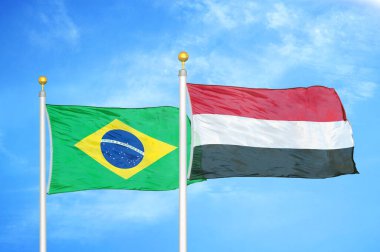 Brezilya ve Yemen bayrak direkleri üzerinde iki bayrak ve mavi bulutlu arka plan