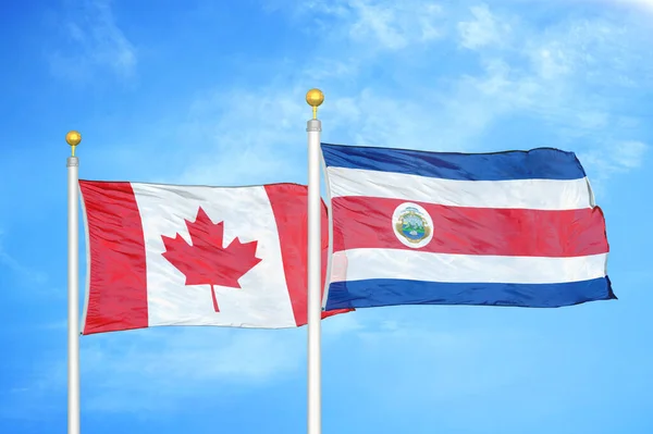 Καναδάς Και Κόστα Ρίκα Δύο Σημαίες Κοντάρια Σημαία Και Μπλε — Φωτογραφία Αρχείου