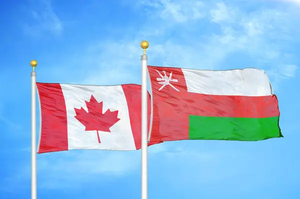 Canadá Omán Dos Banderas Sobre Asta Bandera Fondo Azul Cielo — Foto de Stock