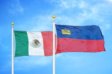 Meksika ve Lihtenştayn bayrak direkleri üzerinde iki bayrak ve mavi bulutlu arka plan