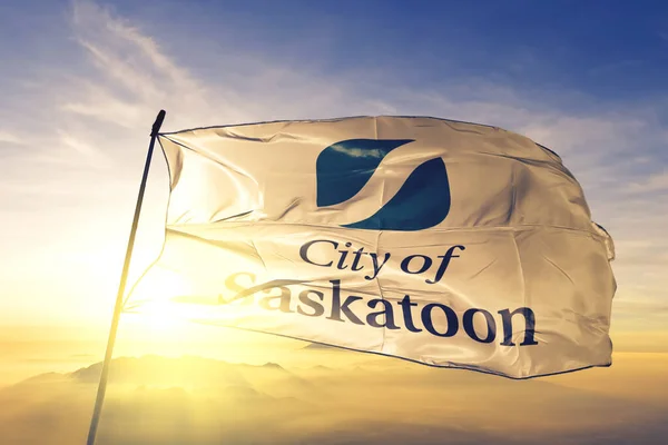 Saskatoon Saskatchewan Canadá Bandera Tela Textil Ondeando Niebla Niebla Salida — Foto de Stock