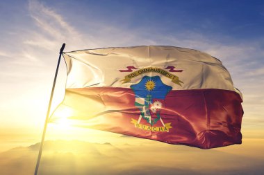 Kolombiya 'nın Soacha bayrağı. Kumaş kumaş. Güneşin en tepedeki sisinde sallanıyor.