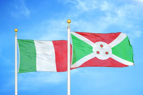 Italie Burundi Deux Drapeaux Sur Mâts Fond Bleu Ciel Nuageux — Photo