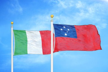 İtalya ve Samoa bayrak direkleri ve mavi bulutlu arka planda iki bayrak