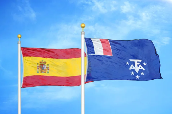 España Las Tierras Australes Antárticas Francesas Dos Banderas Sobre Asta — Foto de Stock