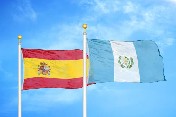 스페인 과테말라 깃대에 구름낀 배경에 — 스톡 사진
