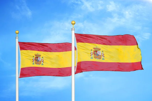 스페인 깃대와 구름낀 배경에 — 스톡 사진
