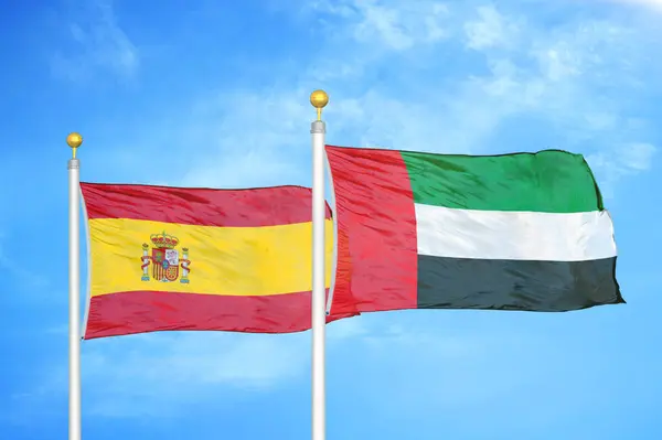 España Emiratos Árabes Unidos Dos Banderas Sobre Asta Bandera Fondo — Foto de Stock