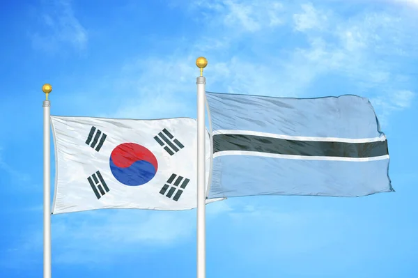 Corea Del Sud Botswana Due Bandiere Pennoni Cielo Azzurro Nuvoloso — Foto Stock
