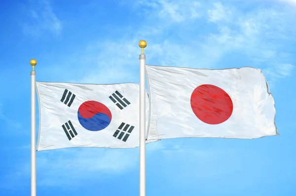 Південна Корея Японія Два Прапори Флагштоках Синього Хмарного Неба — стокове фото