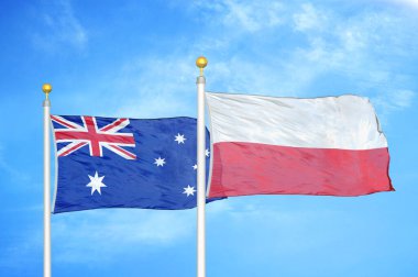 Avustralya ve Polonya bayrak direkleri ve mavi bulutlu arka planda iki bayrak