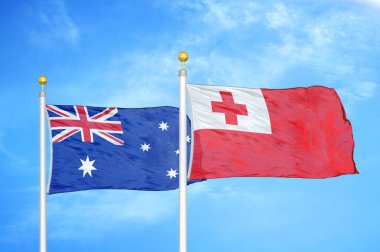 Avustralya ve Tonga bayrak direkleri ve mavi bulutlu arka planda iki bayrak