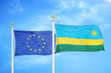 Avrupa Birliği ve Ruanda bayrak direkleri ve mavi bulutlu arka planda iki bayrak