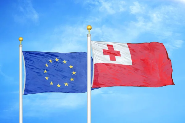 Unión Europea Tonga Dos Banderas Sobre Asta Bandera Fondo Azul — Foto de Stock