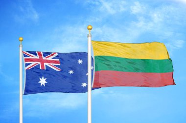 Avustralya ve Litvanya bayrak direkleri ve mavi bulutlu arka planda iki bayrak