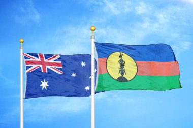 Avustralya ve Yeni Kaledonya bayrak direkleri ve mavi bulutlu arka planda iki bayrak