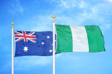 Avustralya ve Nijerya bayrak direkleri üzerinde iki bayrak ve mavi bulutlu arka plan