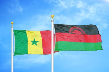 Senegal ve Malawi bayrak direkleri ve mavi bulutlu arka planda iki bayrak