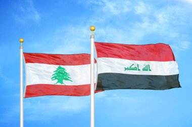 Lübnan ve Irak bayrak direkleri ve mavi bulutlu arka planda iki bayrak