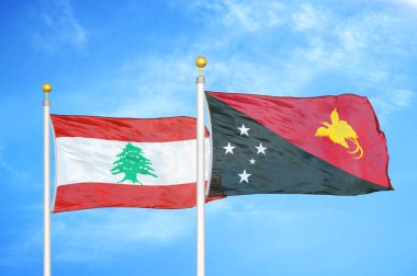 Lübnan ve Papua Yeni Gine bayrak direkleri üzerinde iki bayrak ve mavi bulutlu gökyüzü arka planı