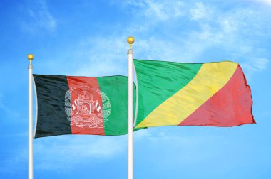 Afganistan ve Kongo bayrak direkleri ve mavi bulutlu arka planda iki bayrak